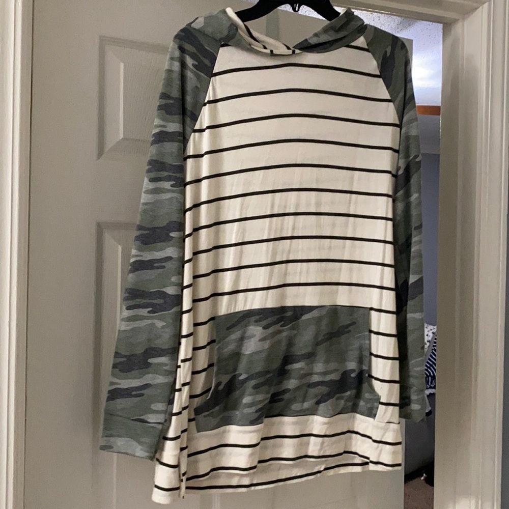 Black&white stripe and camo hoodie.   Tag is ripped off. Size L